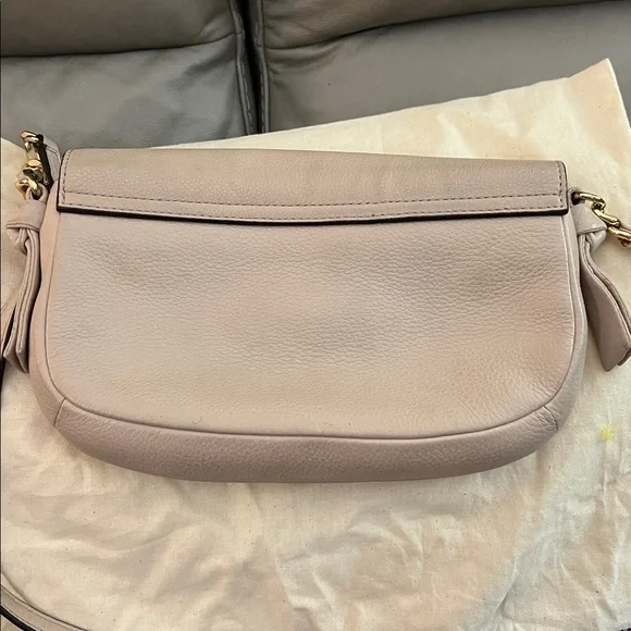 Tory Burch Harper Leather Crossbody Bag 
Bedrock color.  EUC GOLD IN STRAP - Picture 9 of 14